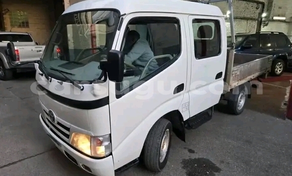 Sayi Na hannu Toyota Dyna White Mota in Ouagadougou a Burkina Faso Sayi Na hannu Toyota Dyna White Mota in Ouagadougou a Burkina Faso