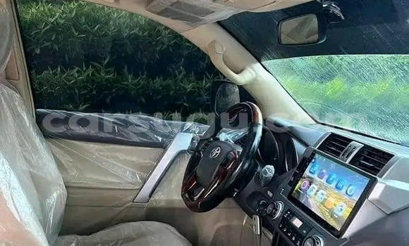 Sayi Na hannu Toyota Land Cruiser Prado White Mota in Kampti a Poni Sayi Na hannu Toyota Land Cruiser Prado White Mota in Kampti a Poni