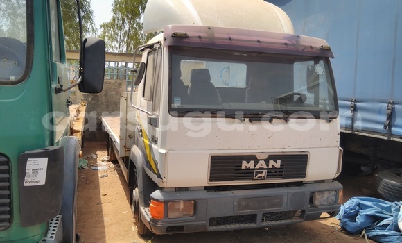 Sayi Na hannu Man 35430 White Babbar mota in Bobo Dioulasso a Burkina Faso