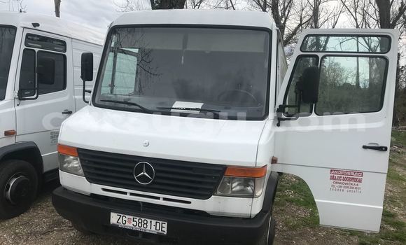 Acheter Occasion Utilitaire Mercedes‒Benz 812 Blanc à Bobo Dioulasso, Burkina-Faso