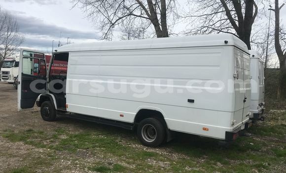 Acheter Occasion Utilitaire Mercedes‒Benz 812 Blanc à Bobo Dioulasso, Burkina-Faso Acheter Occasion Utilitaire Mercedes‒Benz 812 Blanc à Bobo Dioulasso, Burkina-Faso