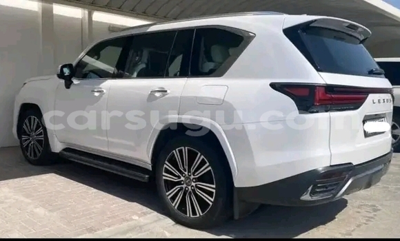 Sayi Na hannu Lexus LX 450 White Mota in Ouagadougou a Burkina Faso Sayi Na hannu Lexus LX 450 White Mota in Ouagadougou a Burkina Faso