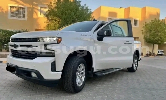 Acheter Occasion Voiture Chevrolet Silverado Blanc à Ouagadougou, Burkina-Faso