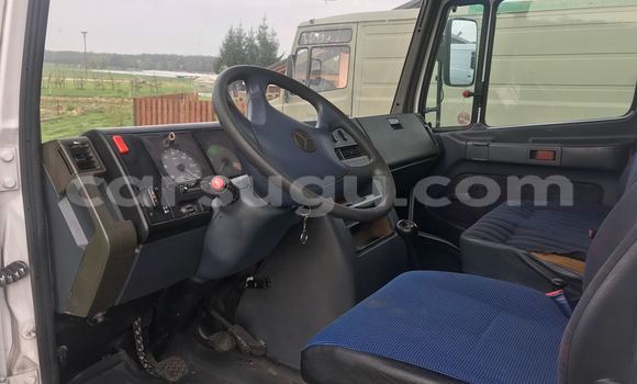 Acheter Occasion Utilitaire Mercedes‒Benz 812 Blanc à Bobo Dioulasso, Burkina-Faso Acheter Occasion Utilitaire Mercedes‒Benz 812 Blanc à Bobo Dioulasso, Burkina-Faso