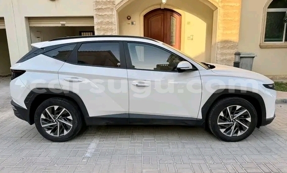 Sayi Na hannu Hyundai Tucson White Mota in Ouagadougou a Burkina Faso Sayi Na hannu Hyundai Tucson White Mota in Ouagadougou a Burkina Faso