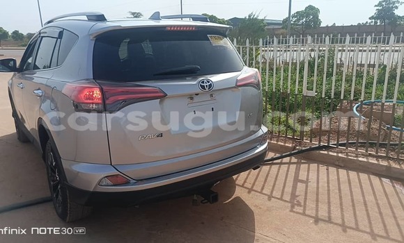 Acheter Occasion Voiture Toyota RAV4 Gris à Ouagadougou, Burkina-Faso