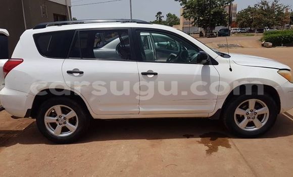 Acheter Occasion Voiture Toyota RAV4 Blanc à Ouagadougou, Burkina-Faso Acheter Occasion Voiture Toyota RAV4 Blanc à Ouagadougou, Burkina-Faso