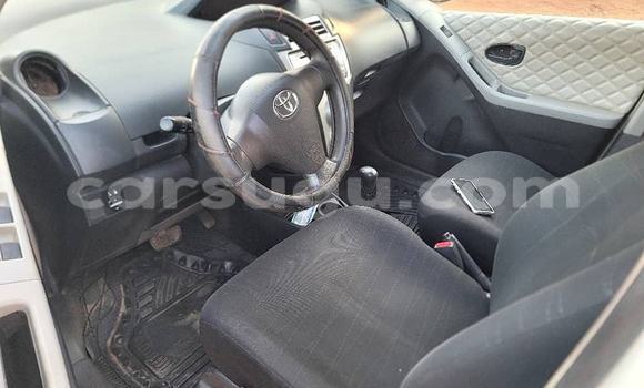 Sayi Na hannu Toyota Yaris White Mota in Ouagadougou a Burkina Faso Sayi Na hannu Toyota Yaris White Mota in Ouagadougou a Burkina Faso