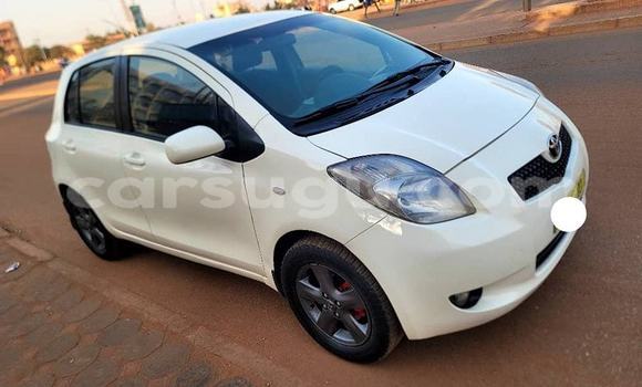 Sayi Na hannu Toyota Yaris White Mota in Ouagadougou a Burkina Faso Sayi Na hannu Toyota Yaris White Mota in Ouagadougou a Burkina Faso