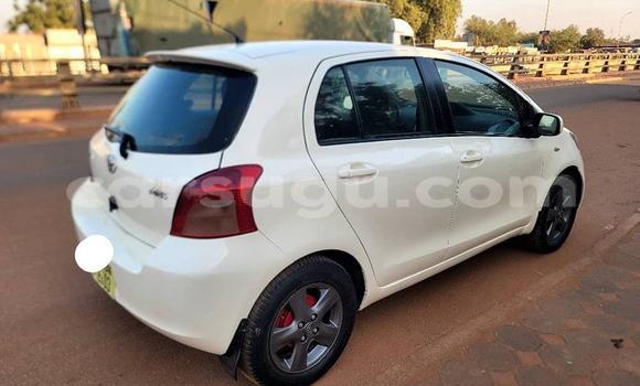 Sayi Na hannu Toyota Yaris White Mota in Ouagadougou a Burkina Faso Sayi Na hannu Toyota Yaris White Mota in Ouagadougou a Burkina Faso
