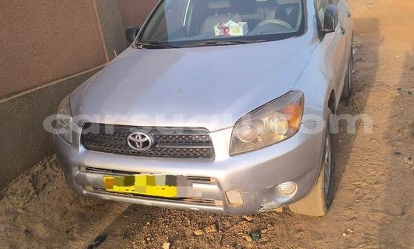 Sayi Na hannu Toyota RAV4 Azurfa Mota in Ouagadougou a Burkina Faso Sayi Na hannu Toyota RAV4 Azurfa Mota in Ouagadougou a Burkina Faso