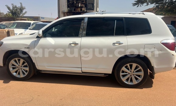 Acheter Occasion Voiture Toyota Highlander Blanc à Ouagadougou, Burkina-Faso Acheter Occasion Voiture Toyota Highlander Blanc à Ouagadougou, Burkina-Faso