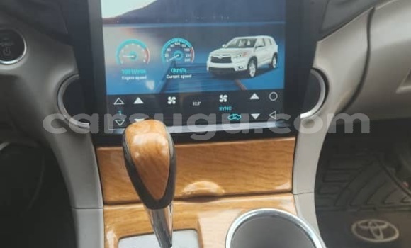 Acheter Occasion Voiture Toyota Highlander Blanc à Ouagadougou, Burkina-Faso Acheter Occasion Voiture Toyota Highlander Blanc à Ouagadougou, Burkina-Faso