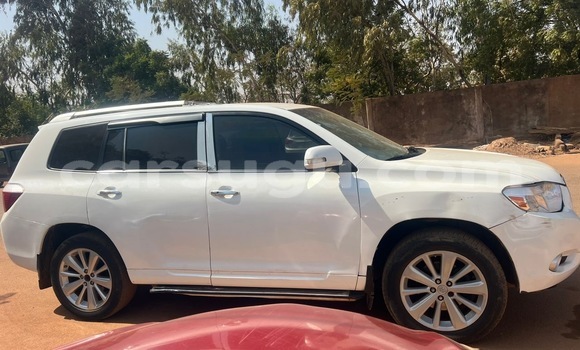 Acheter Occasion Voiture Toyota Highlander Blanc à Ouagadougou, Burkina-Faso Acheter Occasion Voiture Toyota Highlander Blanc à Ouagadougou, Burkina-Faso