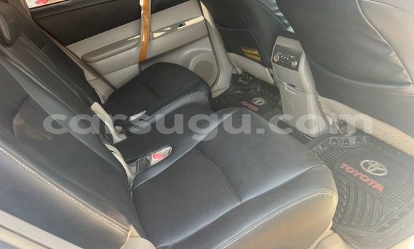 Acheter Occasion Voiture Toyota Highlander Blanc à Ouagadougou, Burkina-Faso Acheter Occasion Voiture Toyota Highlander Blanc à Ouagadougou, Burkina-Faso
