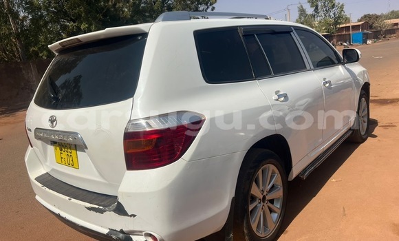 Acheter Occasion Voiture Toyota Highlander Blanc à Ouagadougou, Burkina-Faso Acheter Occasion Voiture Toyota Highlander Blanc à Ouagadougou, Burkina-Faso