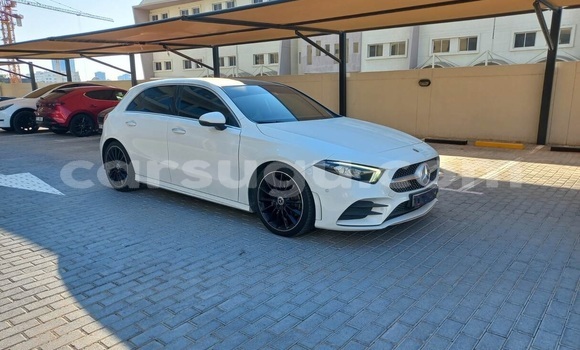 Sayi Na hannu Mercedes-Benz A200 White Mota in Ouagadougou a Burkina Faso Sayi Na hannu Mercedes-Benz A200 White Mota in Ouagadougou a Burkina Faso