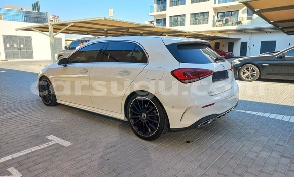 Sayi Na hannu Mercedes-Benz A200 White Mota in Ouagadougou a Burkina Faso Sayi Na hannu Mercedes-Benz A200 White Mota in Ouagadougou a Burkina Faso