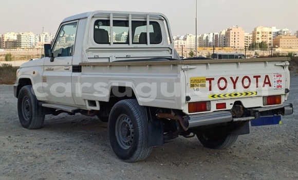 Sayi Na hannu Toyota Land Cruiser White Mota in Ouagadougou a Burkina Faso Sayi Na hannu Toyota Land Cruiser White Mota in Ouagadougou a Burkina Faso