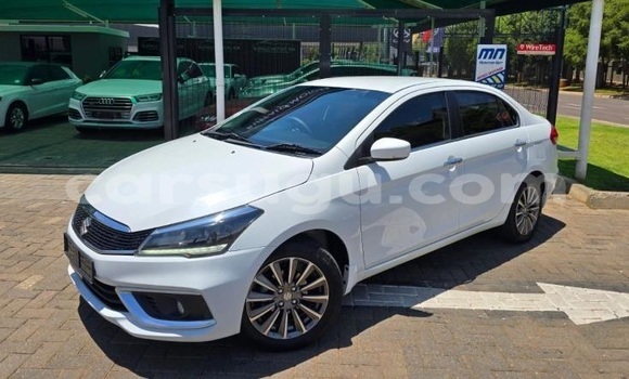 Sayi Na hannu Suzuki Ciaz White Mota in Ouagadougou a Burkina Faso Sayi Na hannu Suzuki Ciaz White Mota in Ouagadougou a Burkina Faso