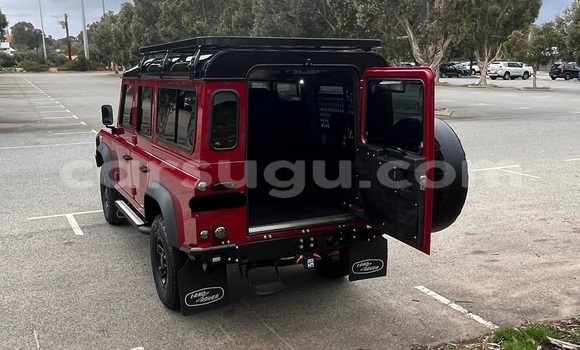Acheter Occasion Voiture Land Rover Defender Rouge à Ouagadougou, Burkina-Faso Acheter Occasion Voiture Land Rover Defender Rouge à Ouagadougou, Burkina-Faso