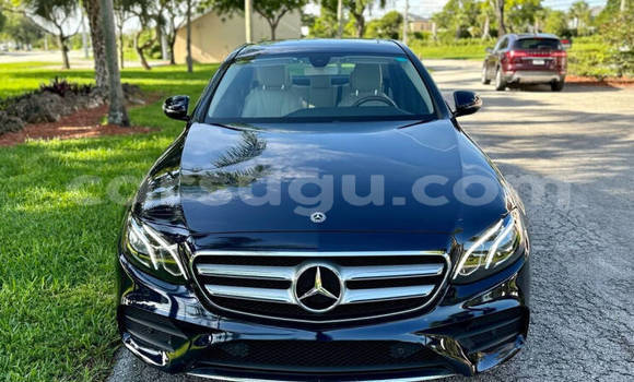 Sayi Na hannu Mercedes-Benz E–Class Blue Mota in Ouagadougou a Burkina Faso Sayi Na hannu Mercedes-Benz E–Class Blue Mota in Ouagadougou a Burkina Faso
