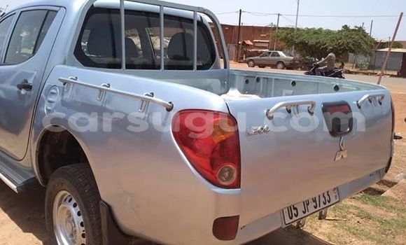 Sayi Na hannu Mitsubishi L200 Azurfa Mota in Ouagadougou a Burkina Faso