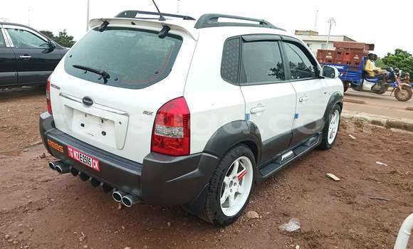 Acheter Occasion Voiture Hyundai Tucson Blanc à Ouagadougou, Burkina-Faso Acheter Occasion Voiture Hyundai Tucson Blanc à Ouagadougou, Burkina-Faso