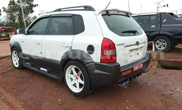 Acheter Occasion Voiture Hyundai Tucson Blanc à Ouagadougou, Burkina-Faso Acheter Occasion Voiture Hyundai Tucson Blanc à Ouagadougou, Burkina-Faso