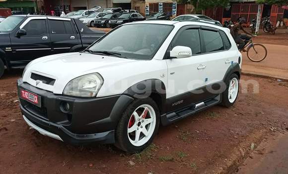 Acheter Occasion Voiture Hyundai Tucson Blanc à Ouagadougou, Burkina-Faso Acheter Occasion Voiture Hyundai Tucson Blanc à Ouagadougou, Burkina-Faso