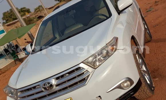 Acheter Occasion Voiture Toyota Highlander Blanc à Ouagadougou, Burkina-Faso Acheter Occasion Voiture Toyota Highlander Blanc à Ouagadougou, Burkina-Faso