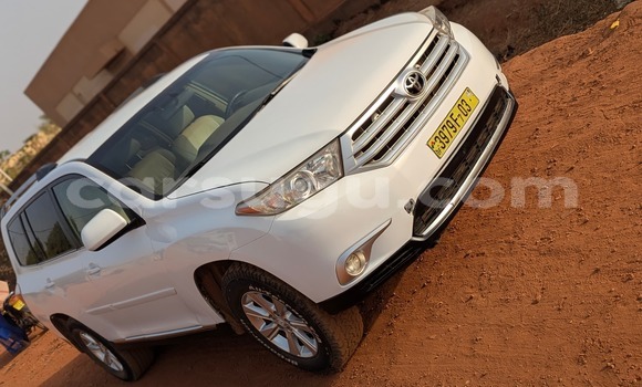 Acheter Occasion Voiture Toyota Highlander Blanc à Ouagadougou, Burkina-Faso Acheter Occasion Voiture Toyota Highlander Blanc à Ouagadougou, Burkina-Faso