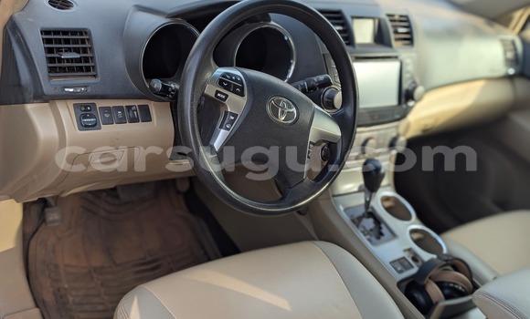 Acheter Occasion Voiture Toyota Highlander Blanc à Ouagadougou, Burkina-Faso Acheter Occasion Voiture Toyota Highlander Blanc à Ouagadougou, Burkina-Faso