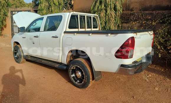 Acheter Occasion Voiture Toyota Hilux Blanc à Ouagadougou, Burkina-Faso Acheter Occasion Voiture Toyota Hilux Blanc à Ouagadougou, Burkina-Faso