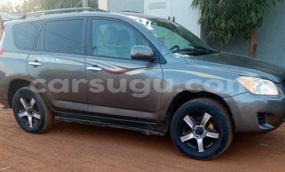 Acheter Occasion Voiture Toyota RAV4 Bleu à Ouagadougou, Burkina-Faso Acheter Occasion Voiture Toyota RAV4 Bleu à Ouagadougou, Burkina-Faso