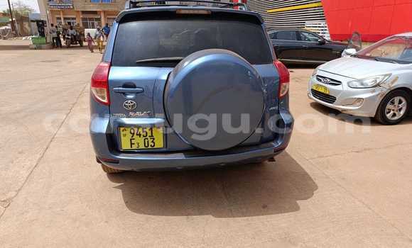 Acheter Occasion Voiture Toyota RAV4 Bleu à Ouagadougou, Burkina-Faso Acheter Occasion Voiture Toyota RAV4 Bleu à Ouagadougou, Burkina-Faso