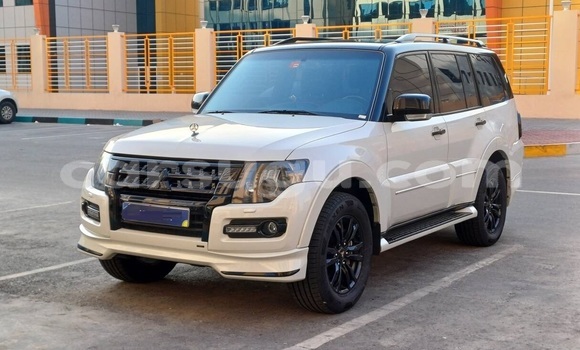 Acheter Occasion Voiture Mitsubishi Pajero Blanc à Ouagadougou, Burkina-Faso Acheter Occasion Voiture Mitsubishi Pajero Blanc à Ouagadougou, Burkina-Faso