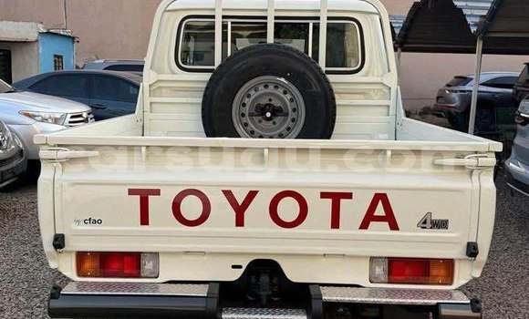 Buy Used Toyota Land Cruiser White Car in Ouagadougou in Burkina Faso Buy Used Toyota Land Cruiser White Car in Ouagadougou in Burkina Faso