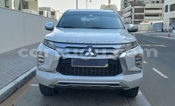 Sayi Na hannu Mitsubishi Montero Sport White Mota in Ouagadougou a Burkina Faso Sayi Na hannu Mitsubishi Montero Sport White Mota in Ouagadougou a Burkina Faso