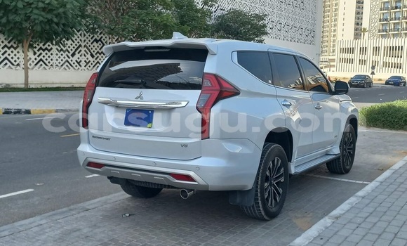 Sayi Na hannu Mitsubishi Montero Sport White Mota in Ouagadougou a Burkina Faso Sayi Na hannu Mitsubishi Montero Sport White Mota in Ouagadougou a Burkina Faso