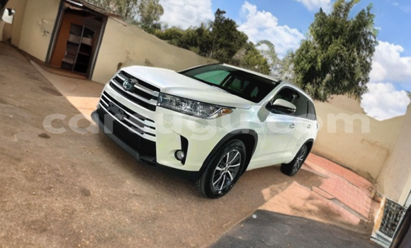 Acheter Neuf Voiture Toyota Highlander Blanc à Ouagadougou, Burkina-Faso Acheter Neuf Voiture Toyota Highlander Blanc à Ouagadougou, Burkina-Faso