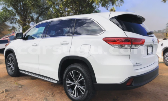 Acheter Neuf Voiture Toyota Highlander Blanc à Ouagadougou, Burkina-Faso Acheter Neuf Voiture Toyota Highlander Blanc à Ouagadougou, Burkina-Faso