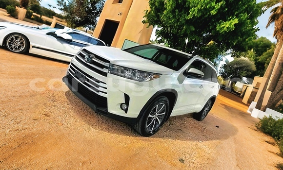 Acheter Neuf Voiture Toyota Highlander Blanc à Ouagadougou, Burkina-Faso Acheter Neuf Voiture Toyota Highlander Blanc à Ouagadougou, Burkina-Faso