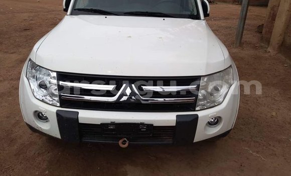 Sayi Na hannu Mitsubishi Pajero White Mota in Ouagadougou a Burkina Faso