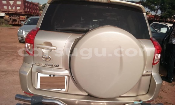 Acheter Occasion Voiture Toyota RAV4 Marron à Ouagadougou, Burkina-Faso Acheter Occasion Voiture Toyota RAV4 Marron à Ouagadougou, Burkina-Faso