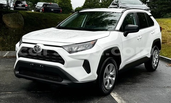Sayi Na hannu Toyota RAV4 White Mota in Dedougou a Mouhoun Sayi Na hannu Toyota RAV4 White Mota in Dedougou a Mouhoun