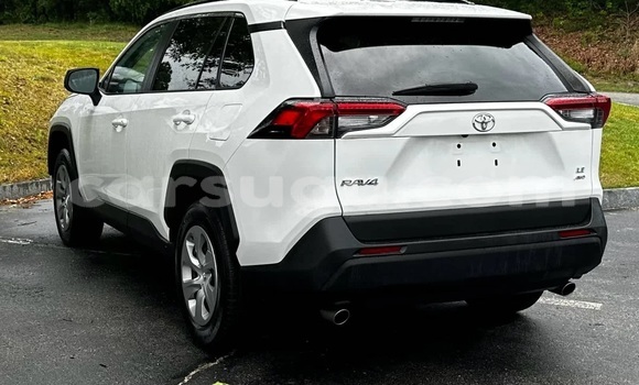 Sayi Na hannu Toyota RAV4 White Mota in Dedougou a Mouhoun Sayi Na hannu Toyota RAV4 White Mota in Dedougou a Mouhoun