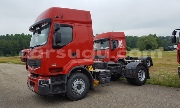 Sayi Na hannu Renault D55 Red Babbar mota in Ouagadougou a Burkina Faso