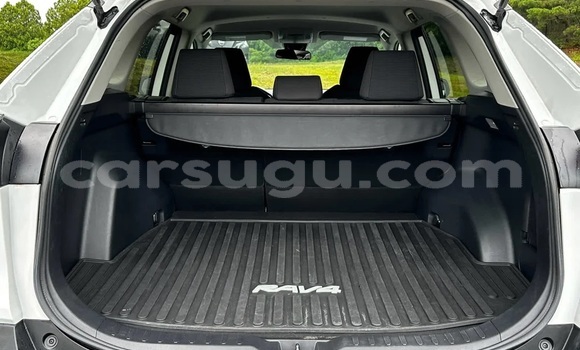 Sayi Na hannu Toyota RAV4 White Mota in Dedougou a Mouhoun Sayi Na hannu Toyota RAV4 White Mota in Dedougou a Mouhoun