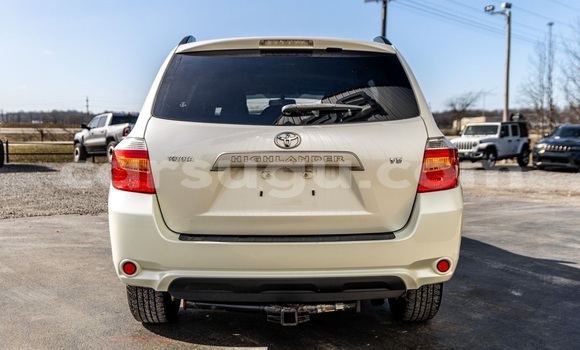 Sayi Na hannu Toyota Highlander White Mota in Dedougou a Mouhoun Sayi Na hannu Toyota Highlander White Mota in Dedougou a Mouhoun